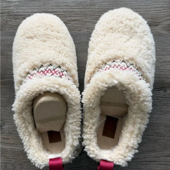 UGG Cream and Red Platform Shoes - Picture 6 of 7